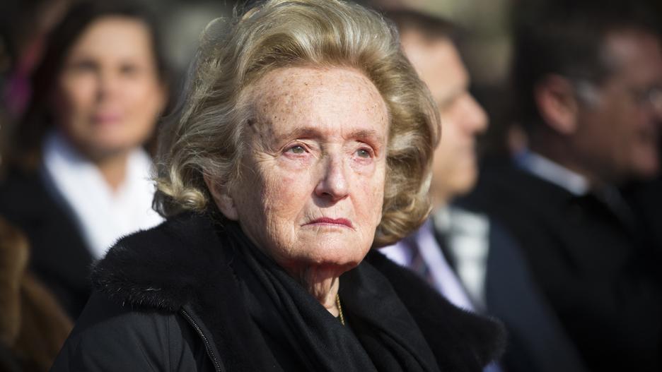 EN DIRECT - Mort de Bernadette Chirac : Emmanuel Macron salue une «grande  dame de cœur» qui a «changé tant de vies avec discrétion et obstination»