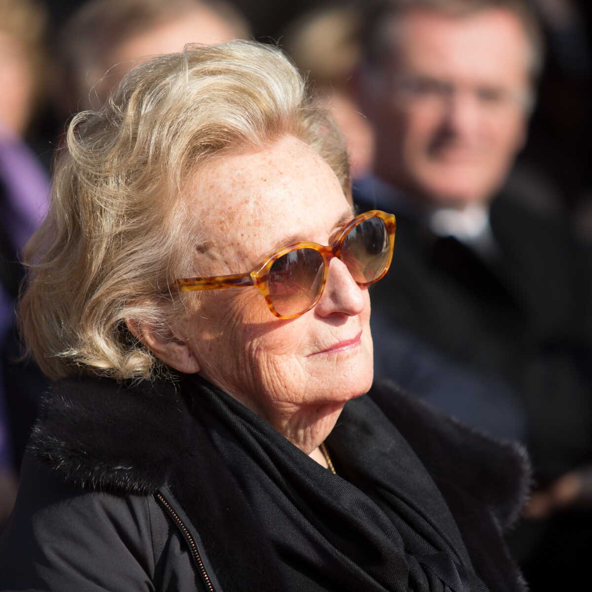 Bernadette Chirac, l'ancienne Première dame, a été décorée par Emmanuel  Macron "en tout petit comité" - Femmeactuelle.fr
