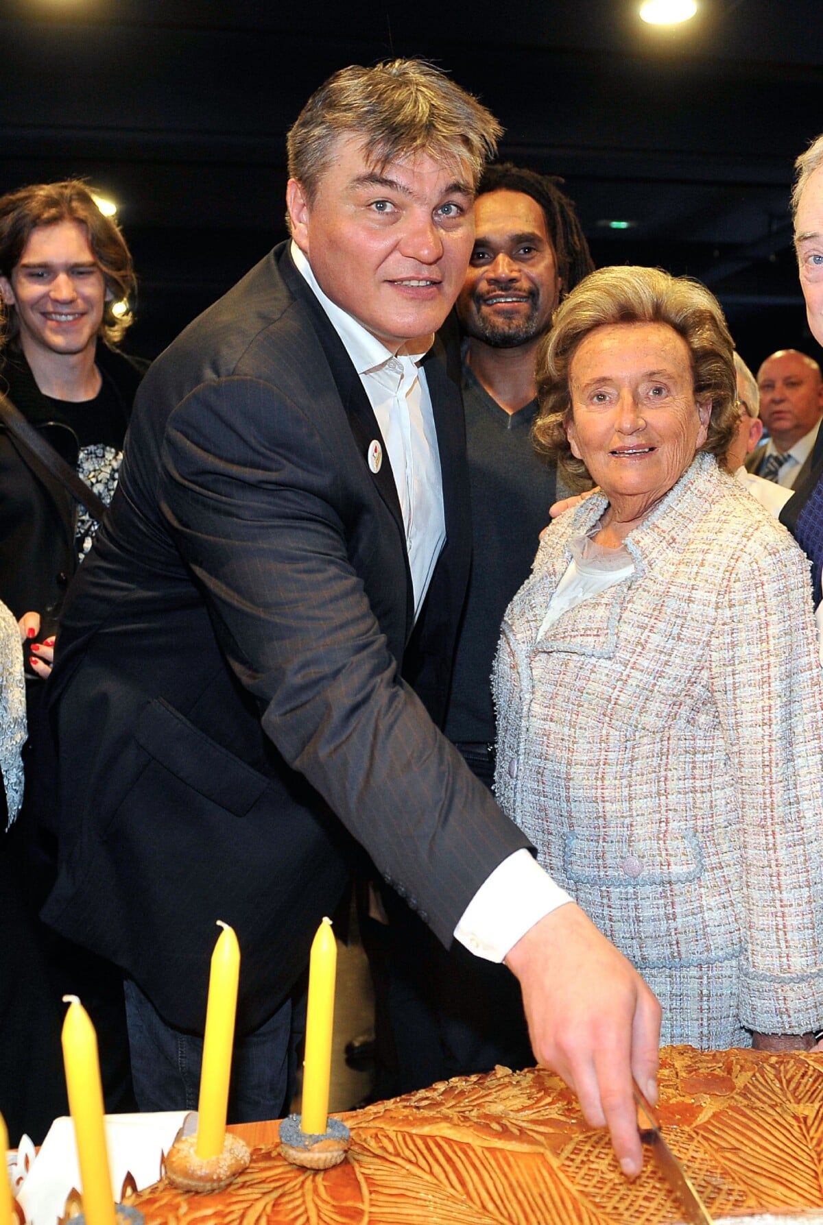 Photo : David Douillet et Bernadette Chirac pour les 25 ans des Pièces  Jaunes à l'hôpital Necker, à Paris le 8 janvier 2014. - Ode (Purepeople)