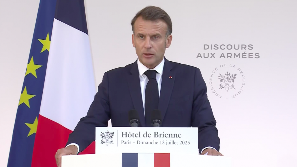 Emmanuel Macron aux parlementaires : 'Les censures de fin d'année décalent  le budget des Armées' | LCP - Assemblée nationale