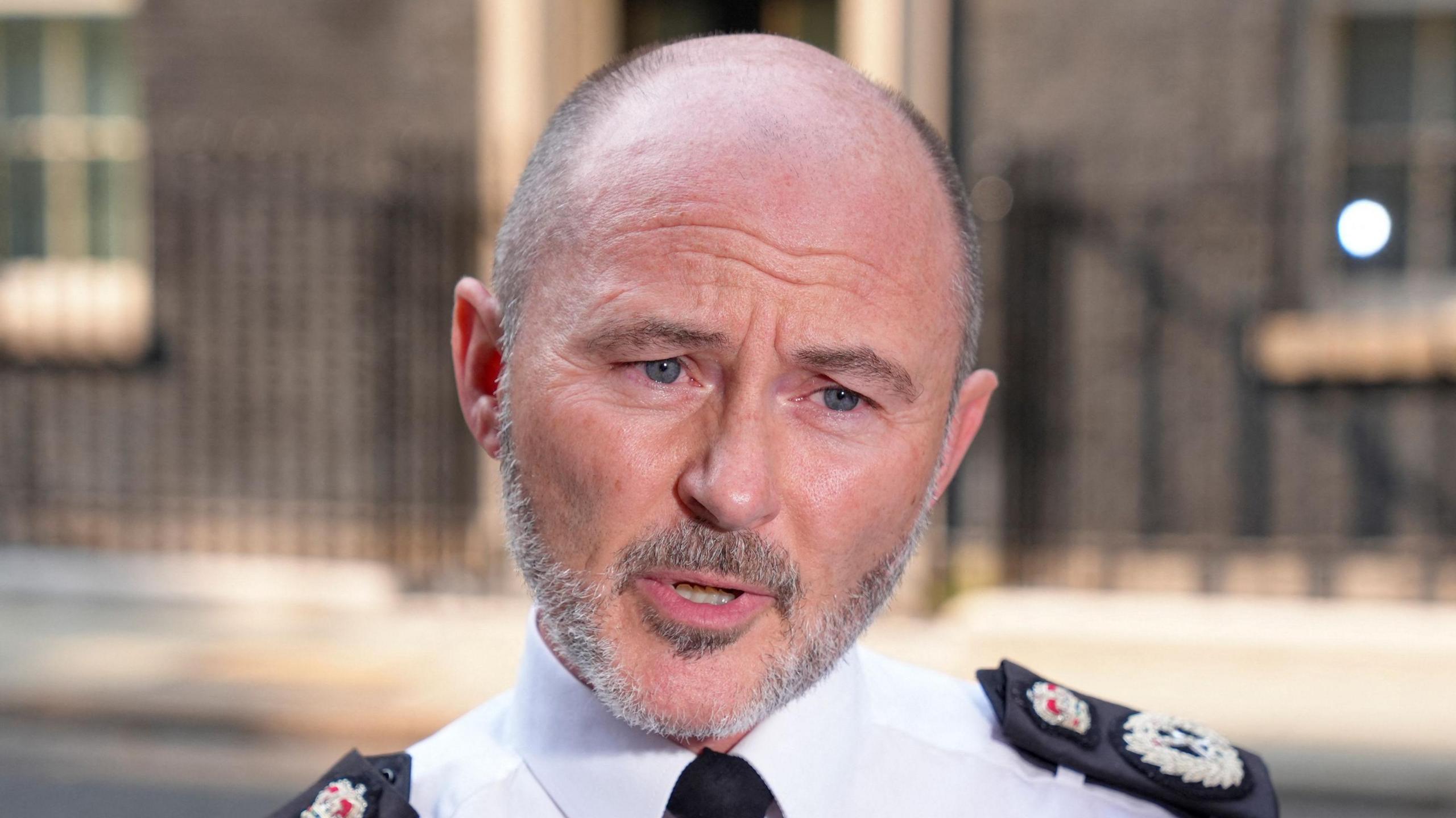 Police bosses urge unsafe social media to be blocked for under-16s - BBC  News