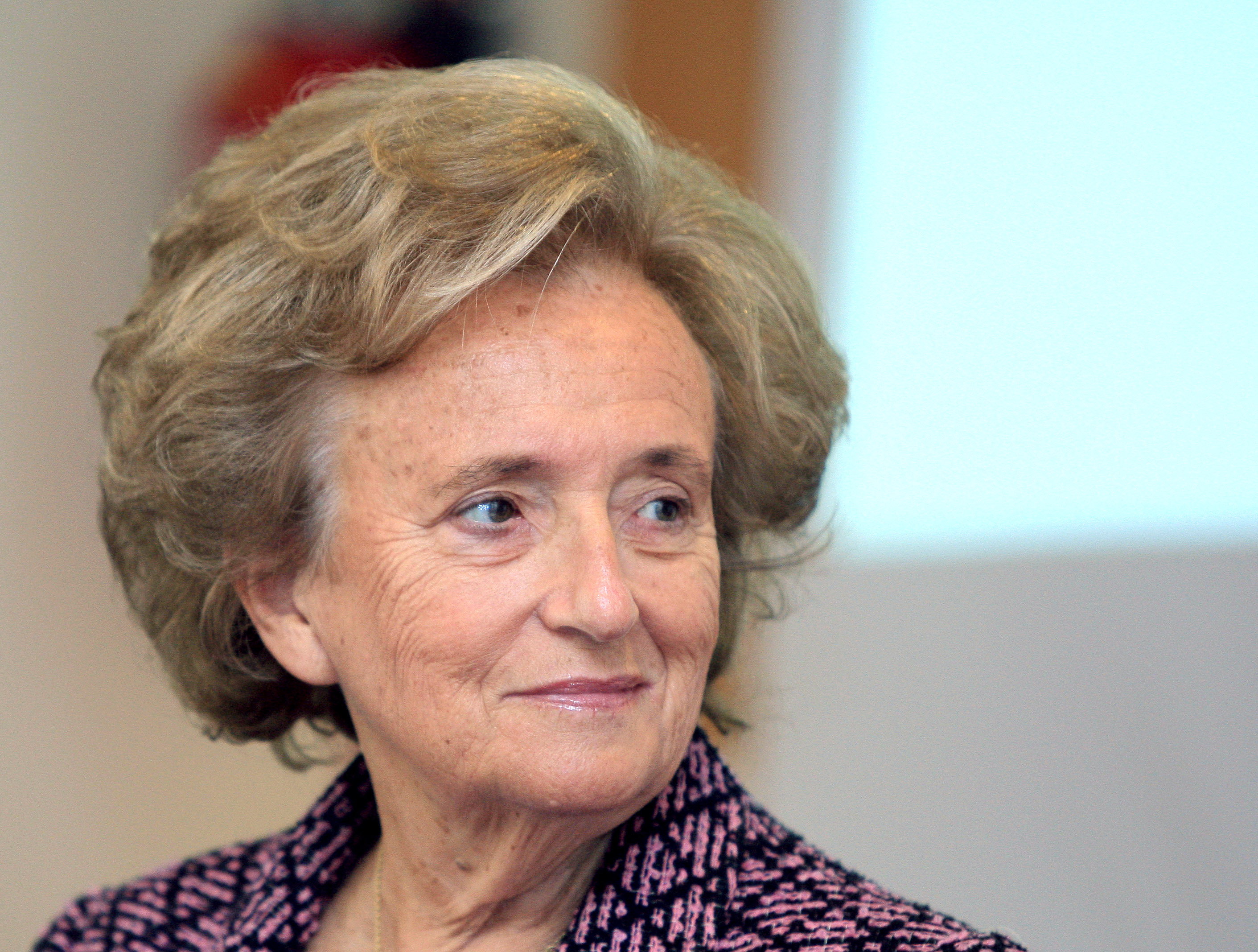 En direct - Disparition de Bernadette Chirac : Emmanuel Macron salue «une grande  dame» qui «a changé tant de vies avec discrétion et obstination»