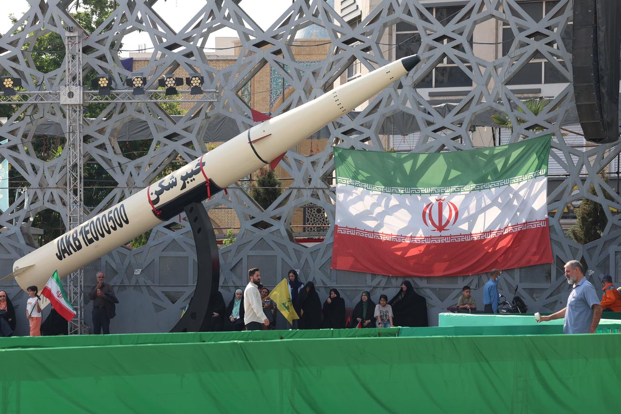 L'Iran cible le Koweït et Bahreïn après des frappes américaines | RTS