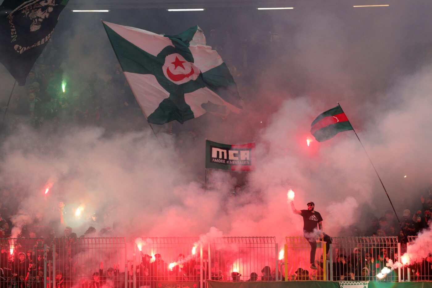 Les célébrations impressionnantes pour fêter le titre du MC Alger - Algérie  - MC Alger - SO FOOT.com