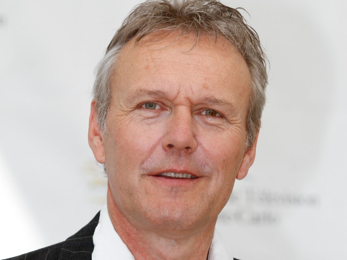 Mort de l'acteur Anthony Head, l'inoubliable Giles de Buffy contre les  vampires - Télé-Loisirs