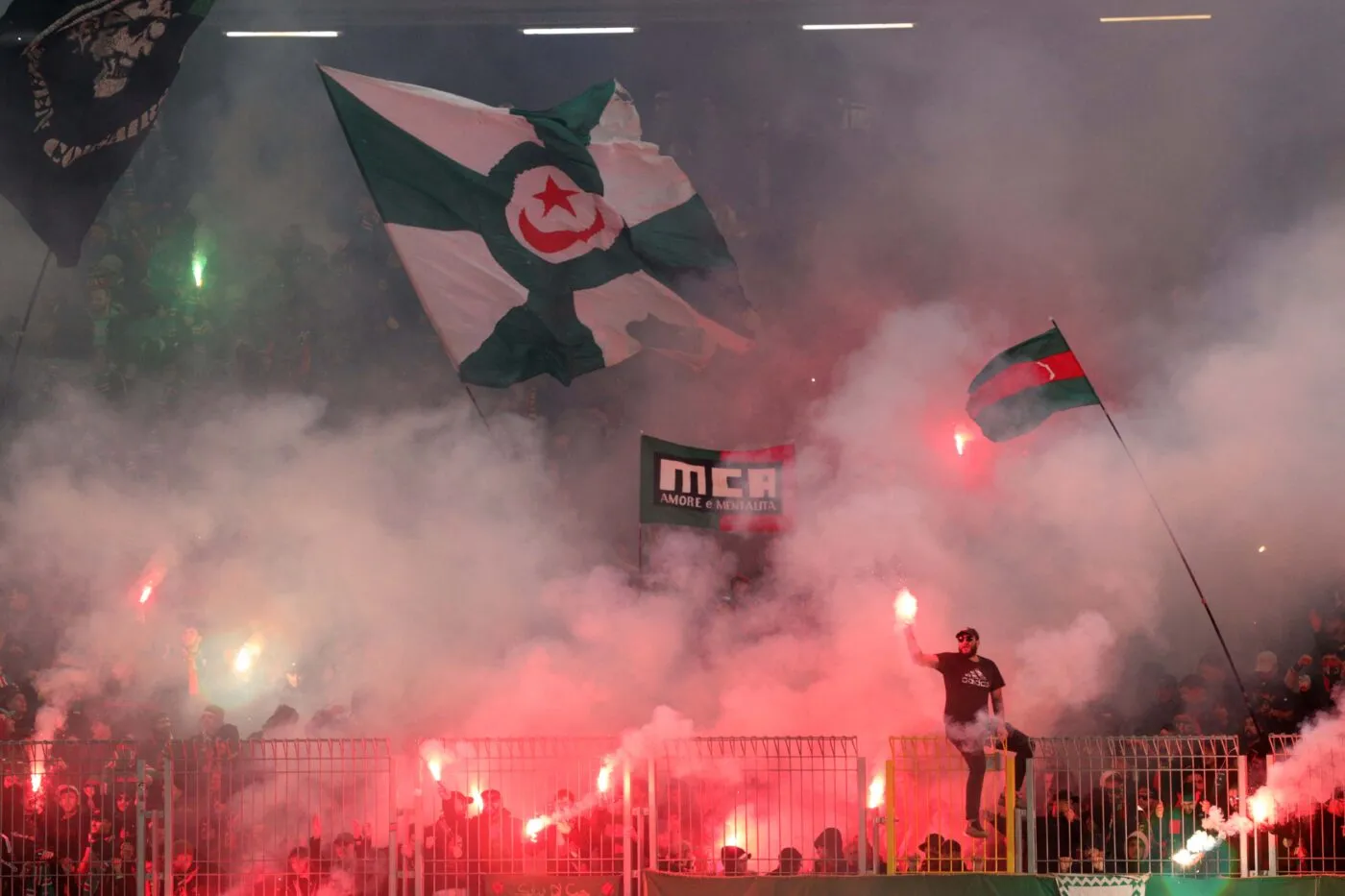 Les célébrations impressionnantes pour fêter le titre du MC Alger - Algérie  - MC Alger - SO FOOT.com