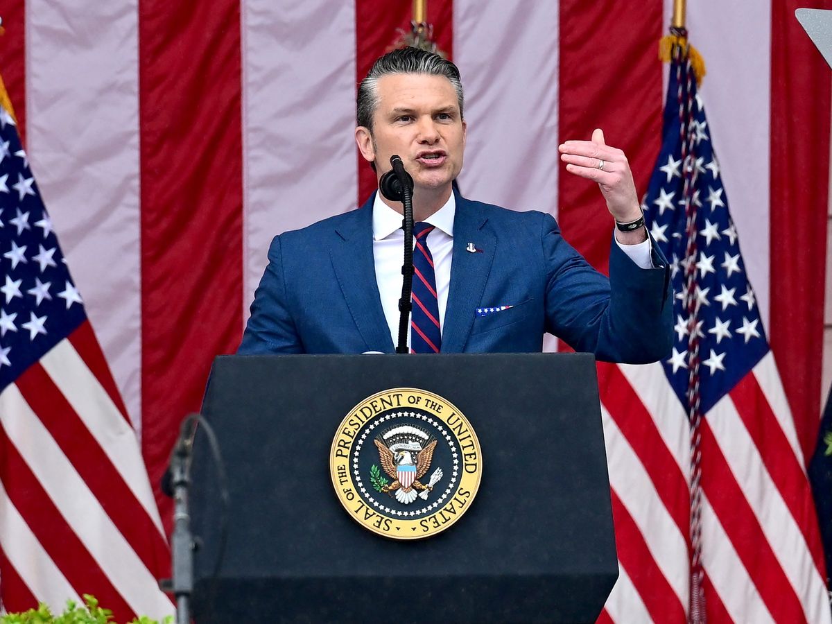 Pourquoi Pete Hegseth, proche de Trump, n'est pas le bienvenu aux  commémorations du D-Day