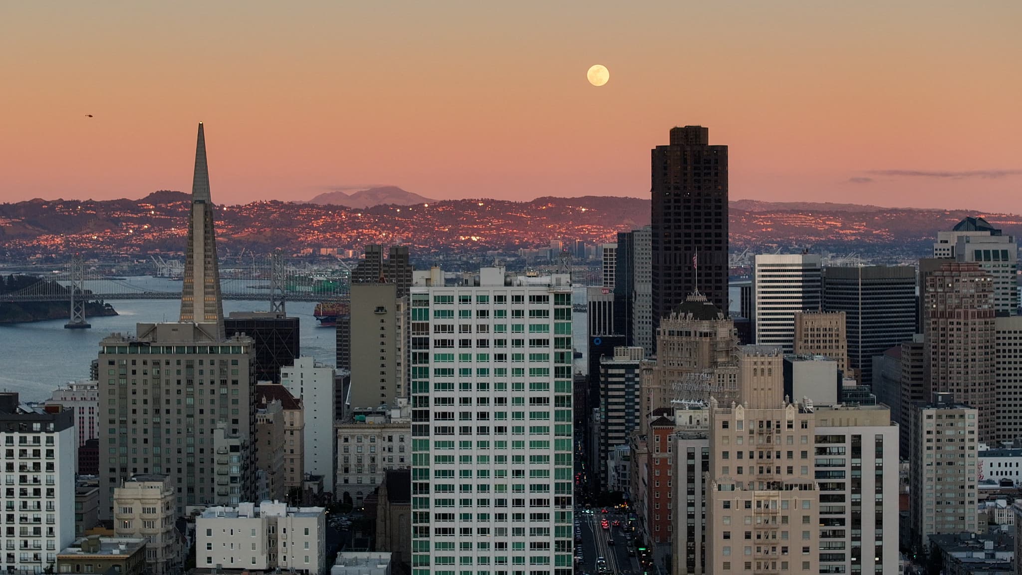 Bientôt une taxe inédite dans l'histoire américaine de 5% pour les 200  milliardaires de Californie? Ses partisans assurent que leur pétition a  recueilli assez de signatures pour déclencher un référendum