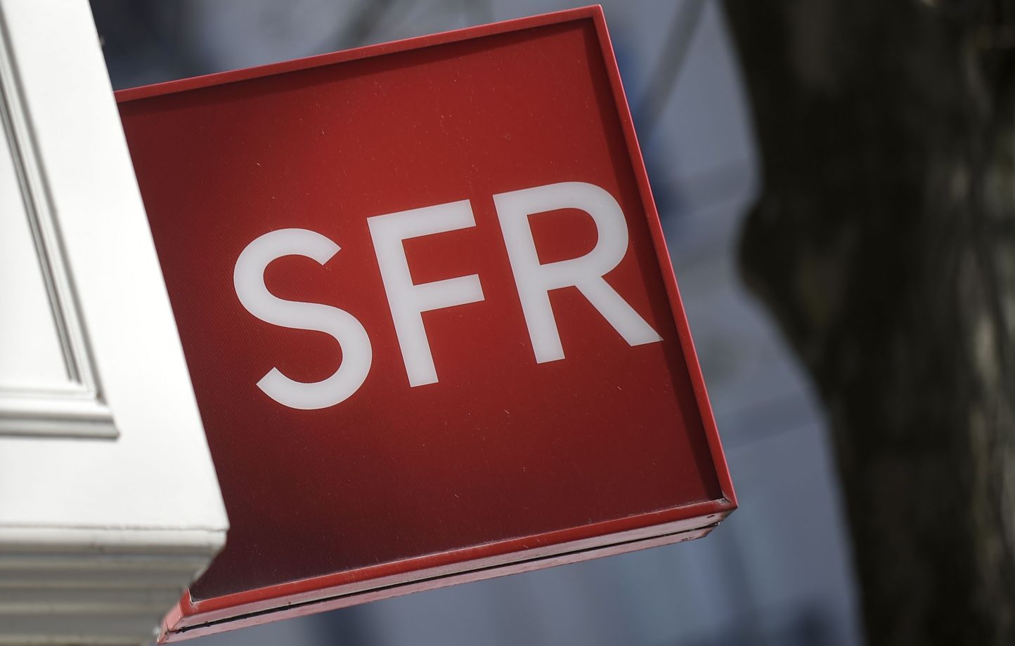 Bouygues Telecom, Free et Orange rachètent SFR pour plus de 20 milliards  d'euros