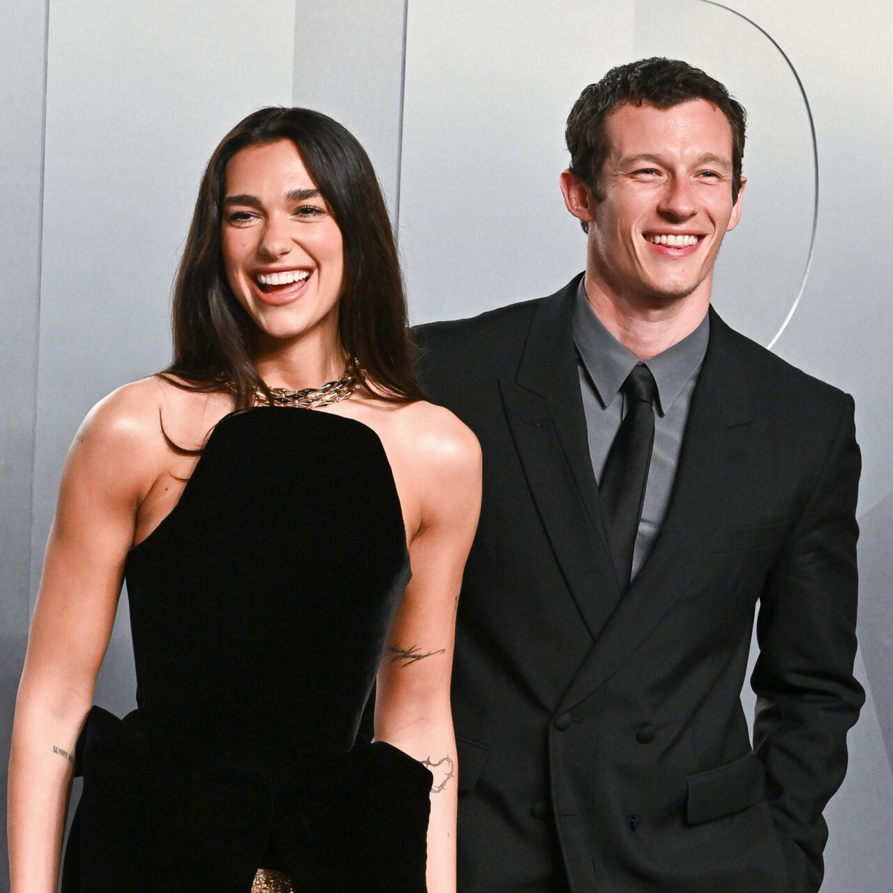 La célébration du mariage de la popstar Dua Lipa avec l'acteur Callum Turner  met la Sicile en ébullition - RFI