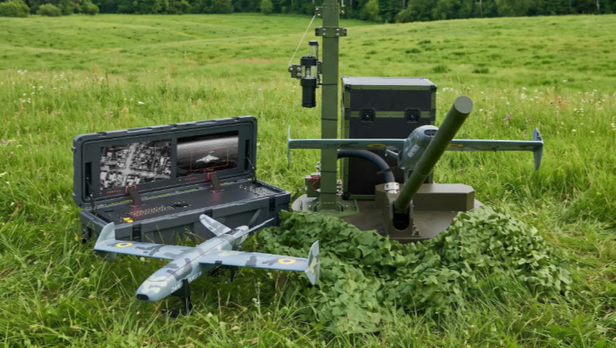 Guerre en Ukraine : capable de réaliser des manœuvres "complexes", il peut  atteindre les 450 km/h... L'Ukraine dévoile son drone intercepteur Dancer  4.5.0 - lindependant.fr