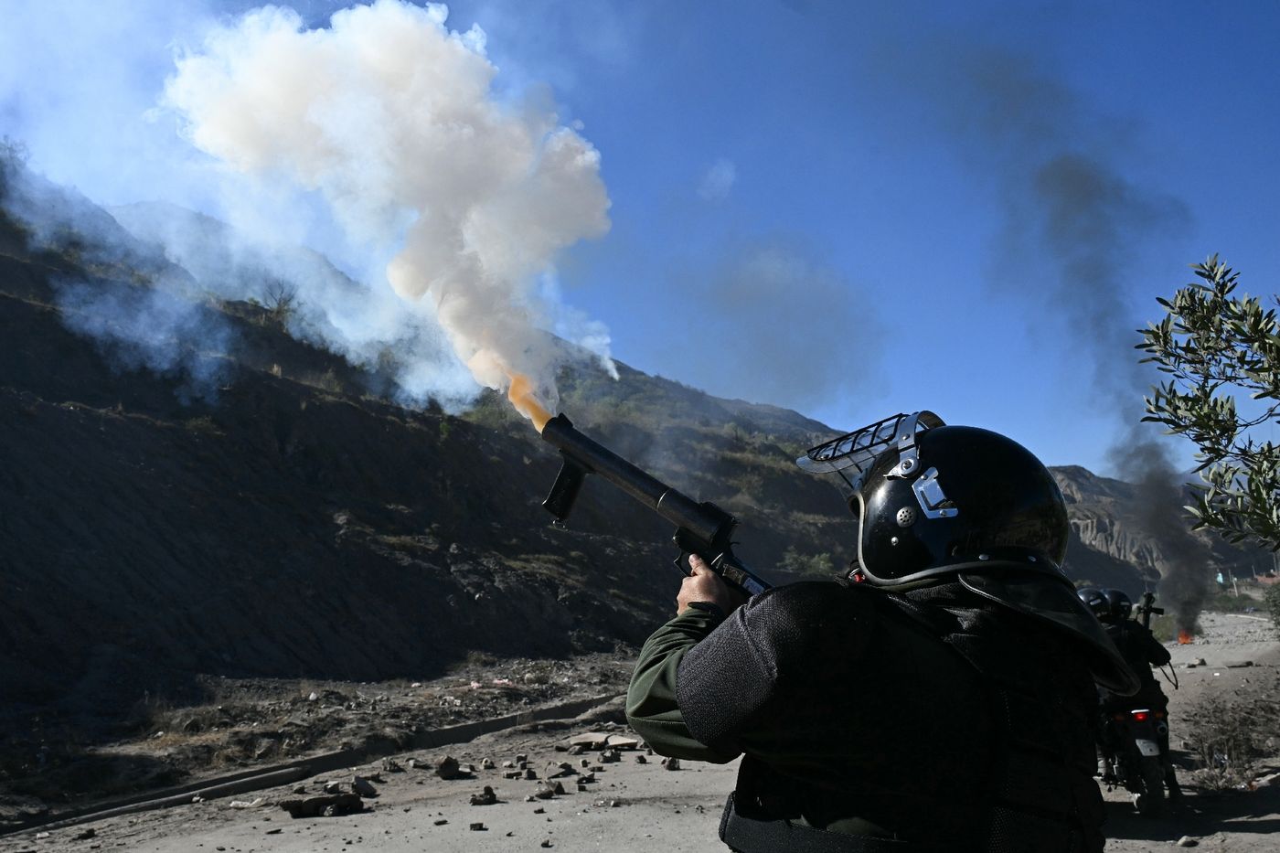 Blocage de routes en Bolivie: 57 interpellations après des affrontements  entre manifestants et police