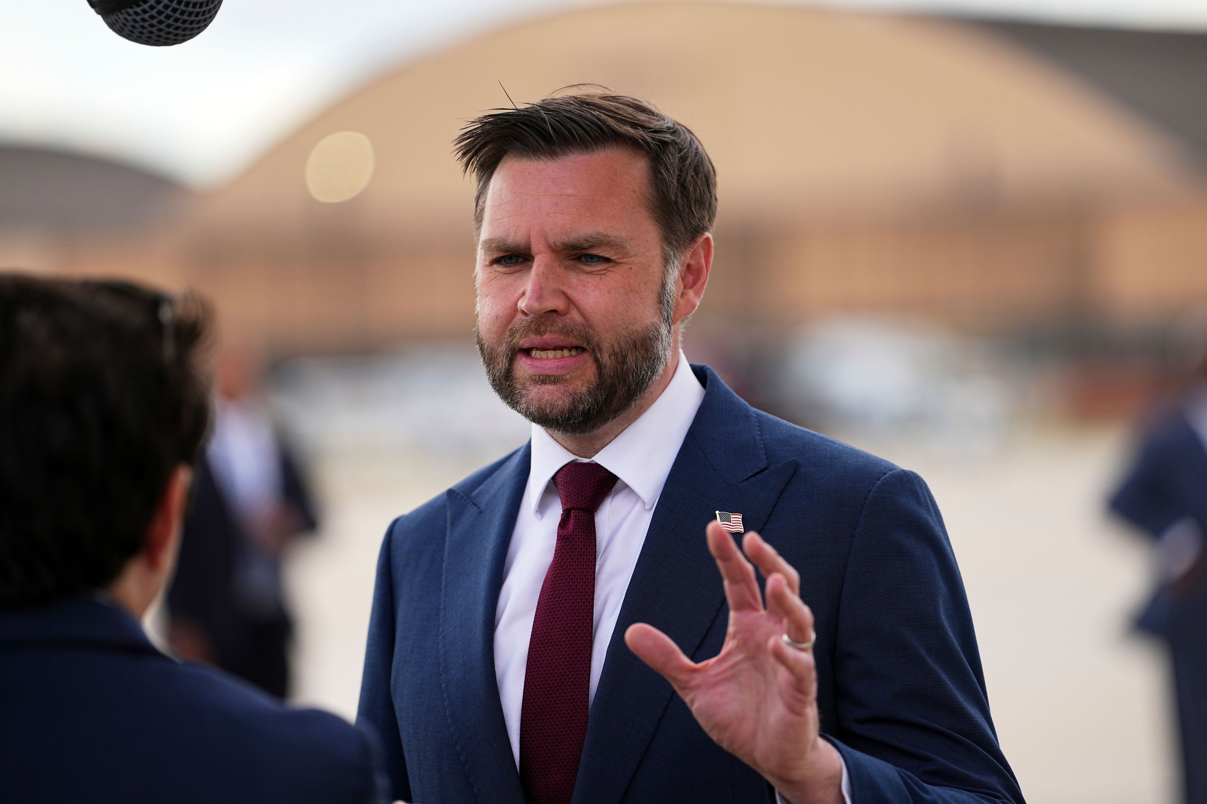 JD Vance dénonce le meurtre tragique d'Henry Nowak, étudiant blanc - 20  minutes