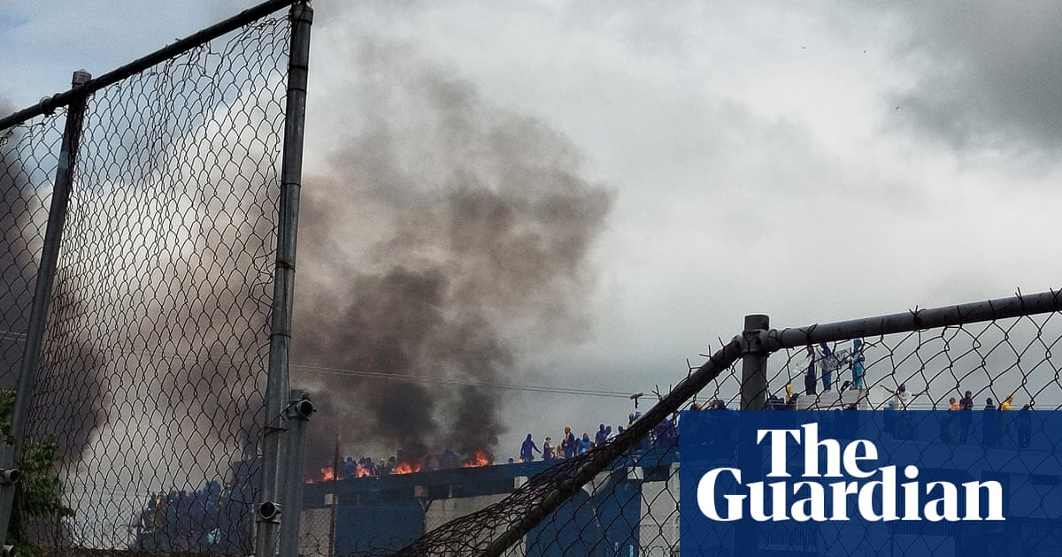 Venezuela inmates occupy prison roof and set fire to mattresses to highlight  alleged abuse | Venezuela | The Guardian