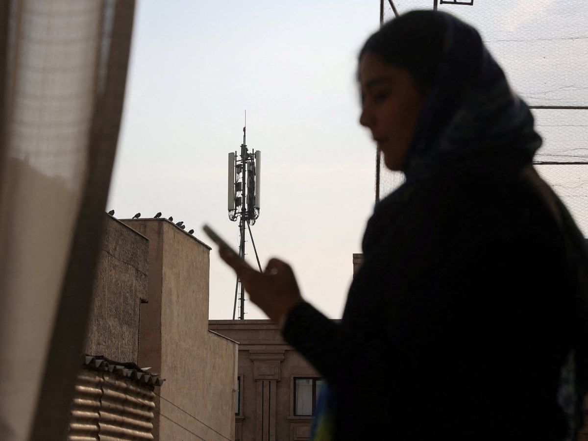 Iran's access to global internet starts to resume after 88-day blackout |  Iran | The Guardian