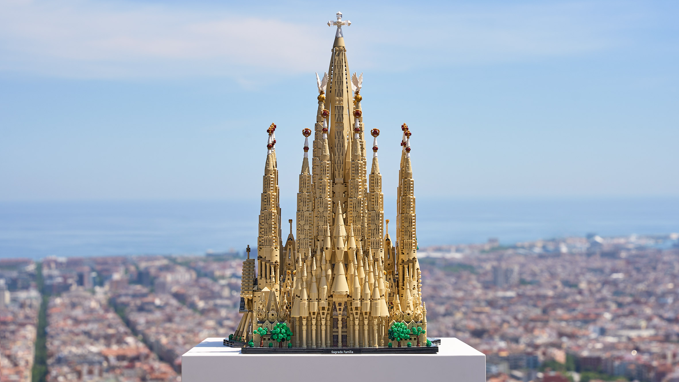 LEGO lance l'ensemble Sagrada Familia