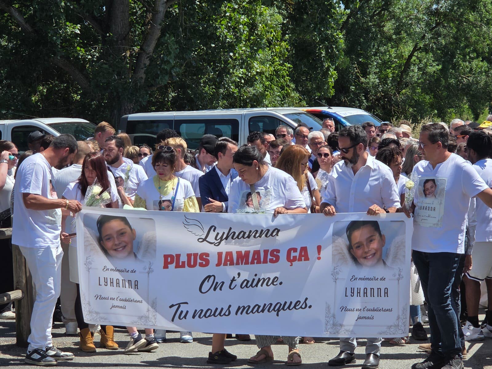 En direct Gers. « Lyhanna, plus jamais ça » : la marche blanche s'élance,  les participants entre émoi et colère