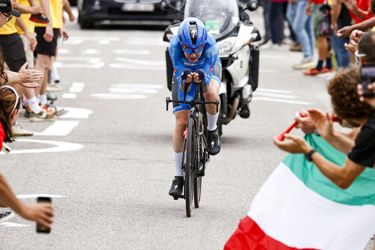 L'inusable Anna Van der Breggen assomme la concurrence sur le  contre-la-montre du Giro et s'empare du maillot rose