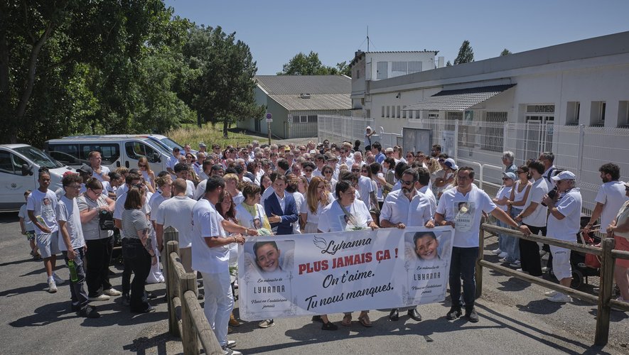 Affaire Lyhanna : Fleurance est "une ville en colère", lance son maire à la marche  blanche qui réunit 6 000 personnes - lindependant.fr