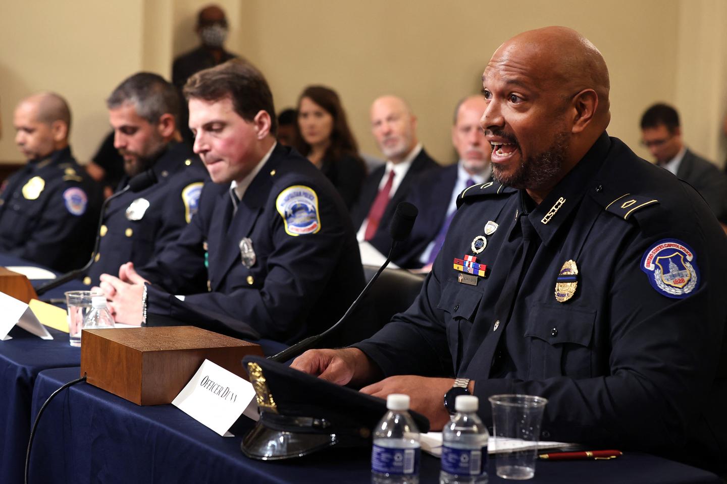 Assaut du Capitole : deux policiers portent plainte contre Donald Trump  pour empêcher la création d'un fonds susceptible d'indemniser les émeutiers