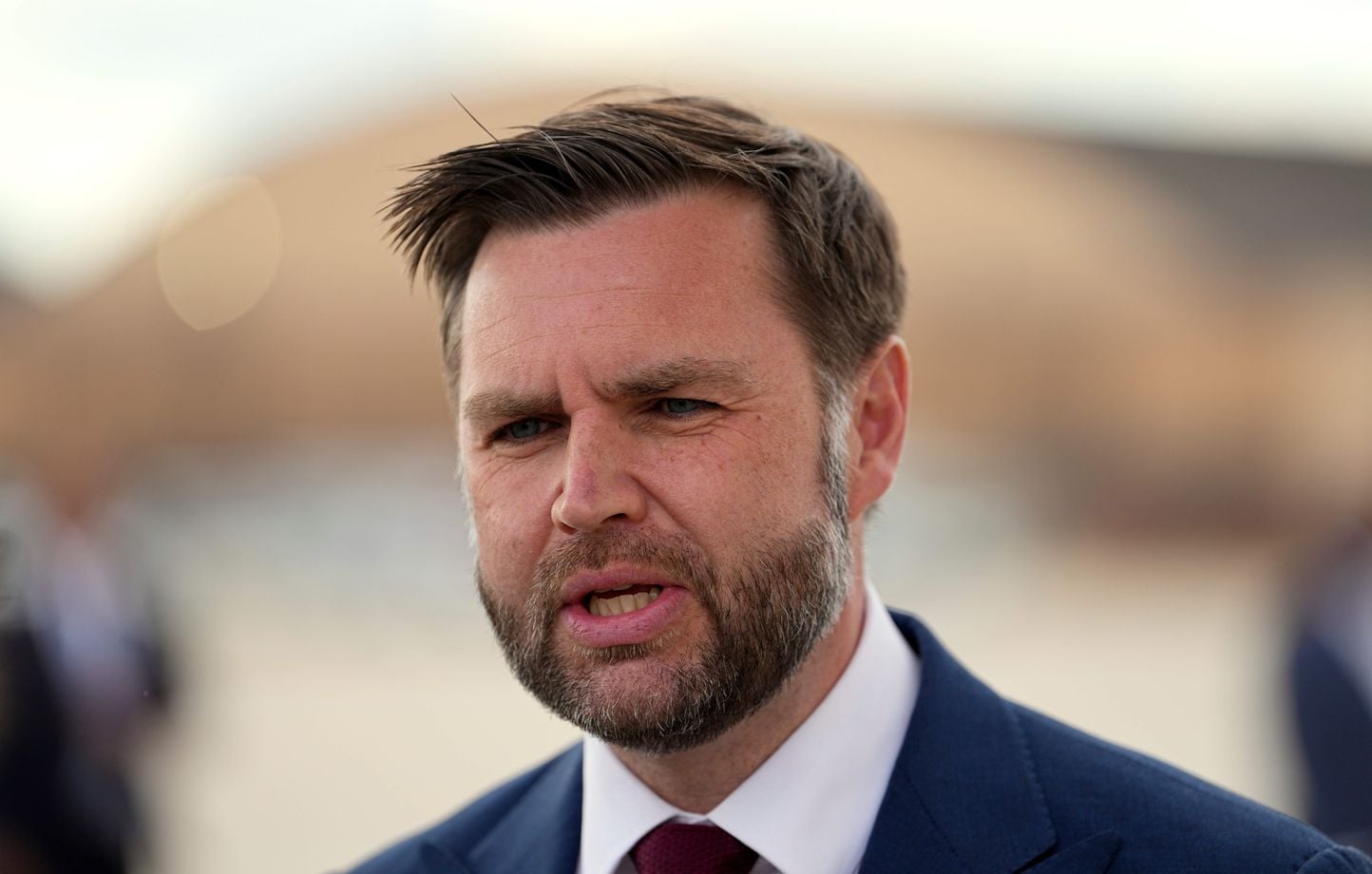 Royaume-Uni : L'ingérence de J.D. Vance dans le meurtre d'un étudiant blanc  fait polémique