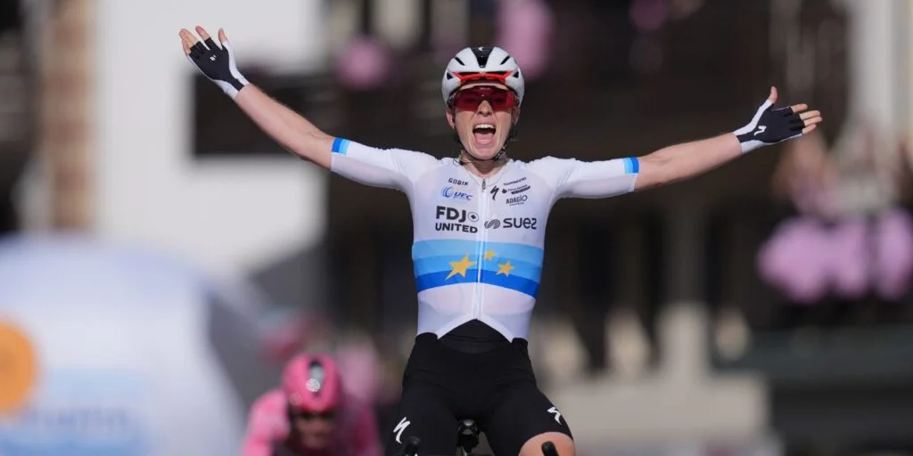 Tour d'Italie Femmes - Demi Vollering s'impose sur la 5e étape du Giro  d'Italia Femmes 2026 - TotalVelo