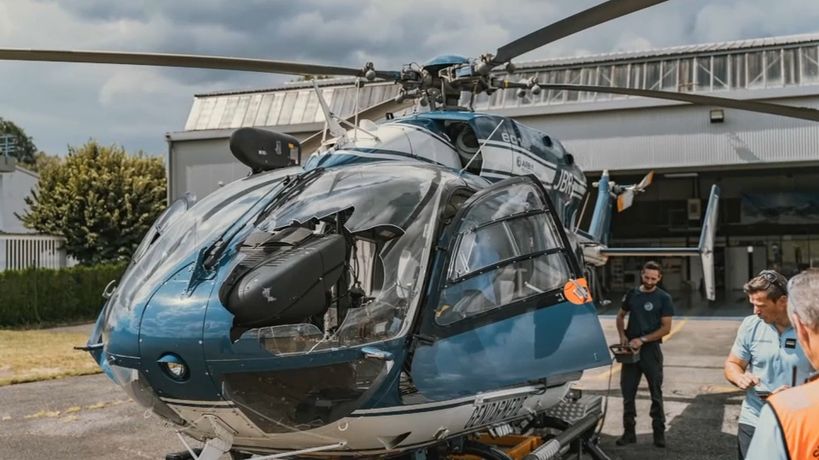 Tout a éclaté dans la machine" : percuté par un rapace, un hélicoptère de  la gendarmerie atterrit en urgence | TF1 Info