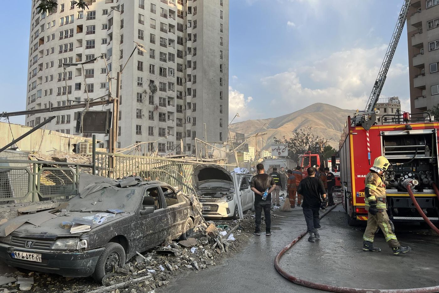 Frappes sur l'Iran : après l'attaque massive d'Israël, l'Iran riposte et  rejette « toute retenue »