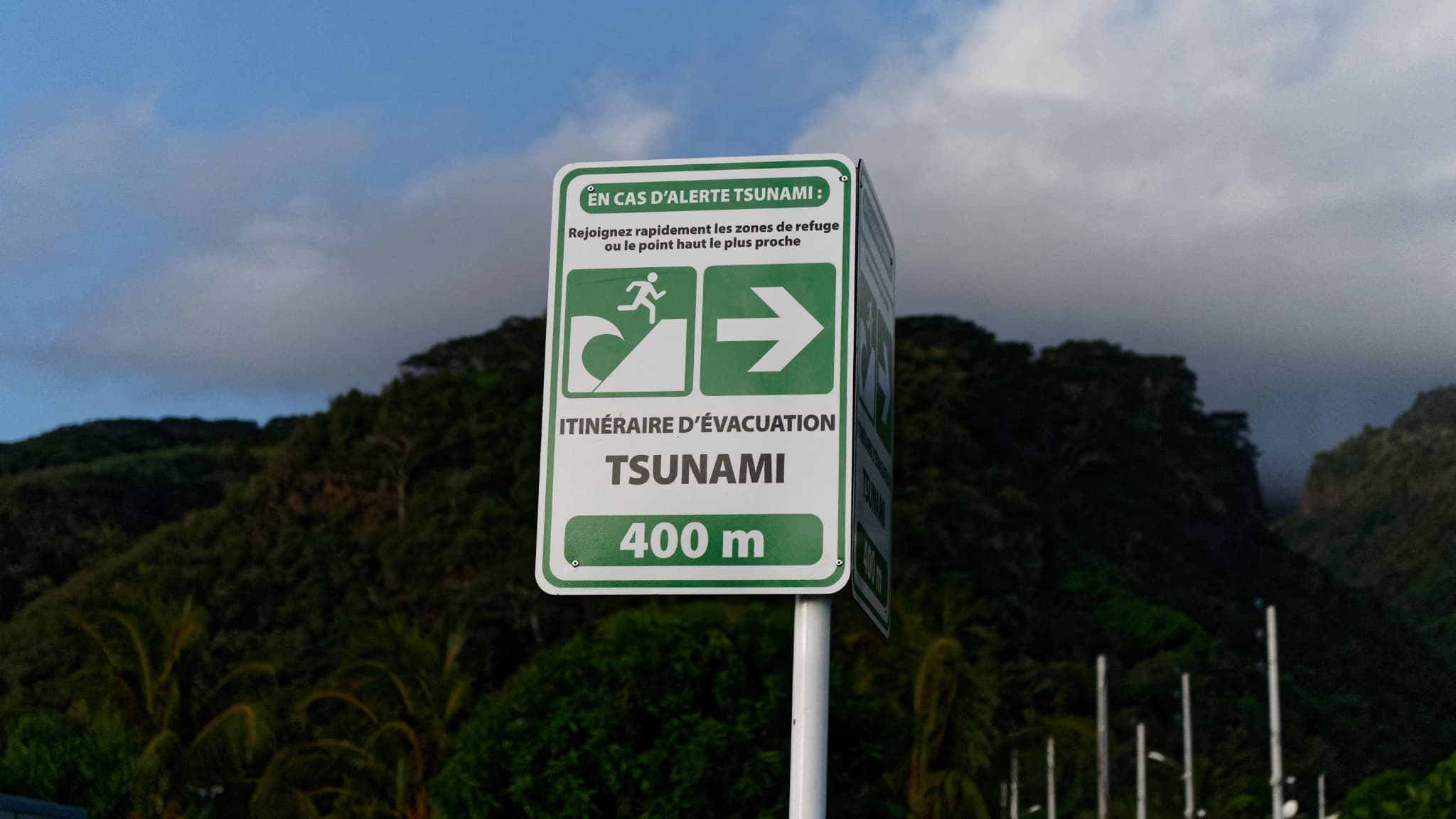 Tsunami: l'alerte levée sur terre en Polynésie, des vagues de 1,50m  enregistrées
