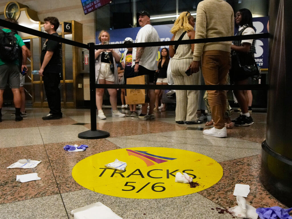 Cinq personnes poignardées dans la gare Penn Station à New York | LFM la  radio