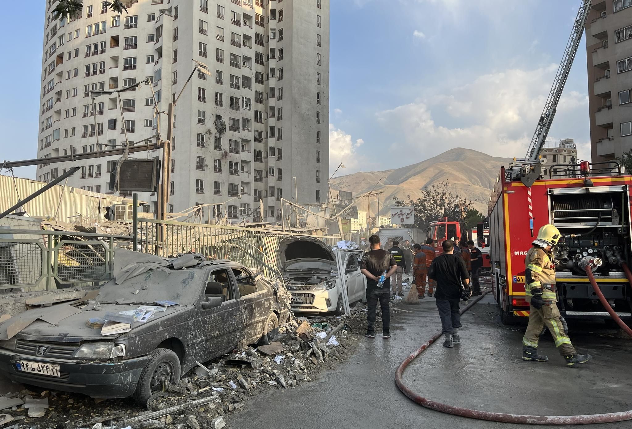 Frappes sur l'Iran : après l'attaque massive d'Israël, l'Iran riposte et  rejette « toute retenue »