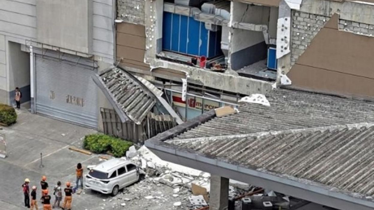 Un séisme de magnitude 7,4 aux Philippines fait au moins six morts - RTBF  Actus