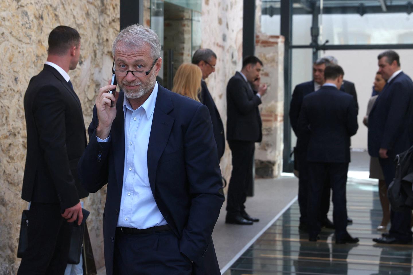 Roman Abramovitch, négociateur de l'ombre dans les pourparlers  russo-ukrainiens