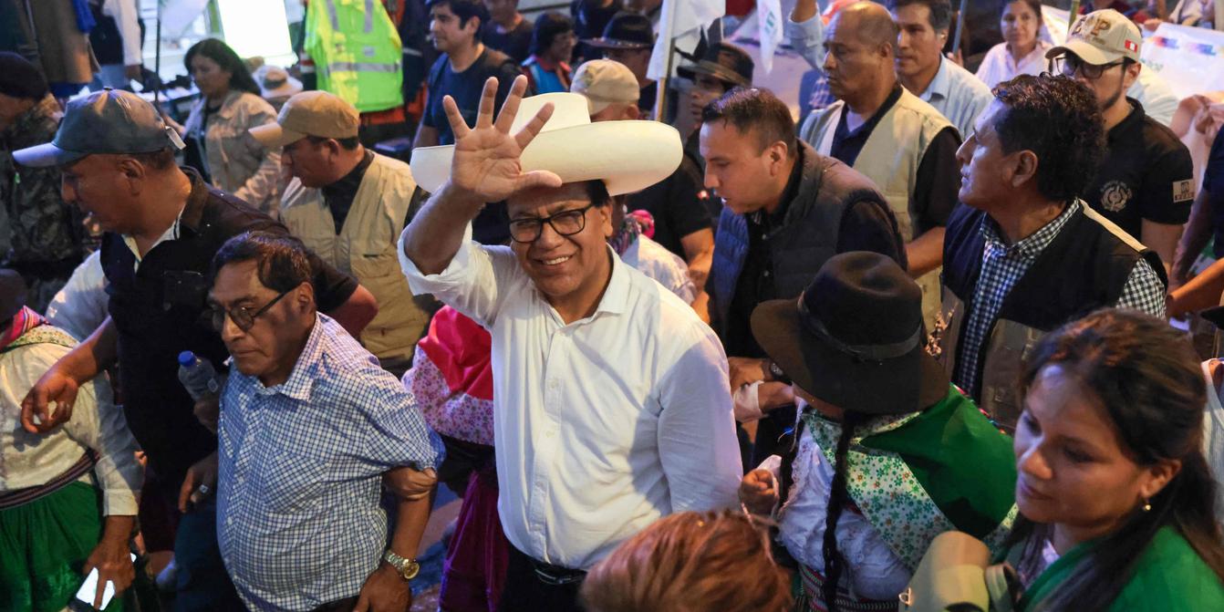 Au Pérou, le candidat de gauche se hisse au second tour de l'élection  présidentielle et affrontera la droite populiste de Keiko Fujimori