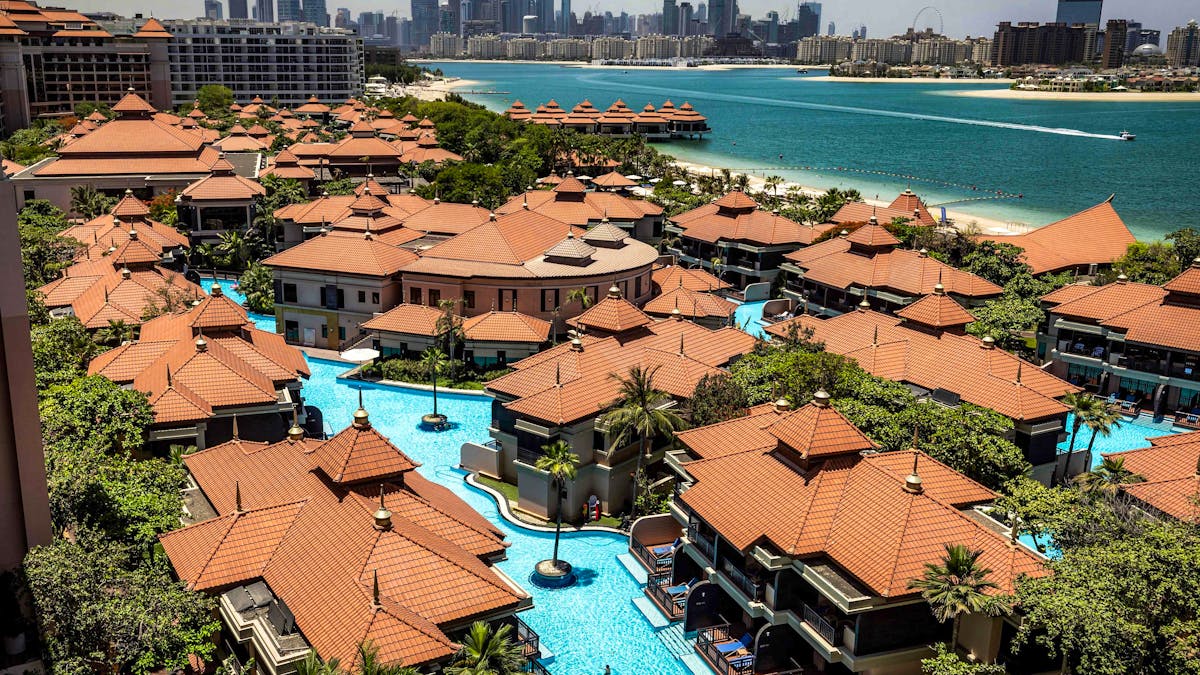 Dubaï : les hôtels de luxe baissent les prix pour attirer les résidents  locaux - 20 minutes