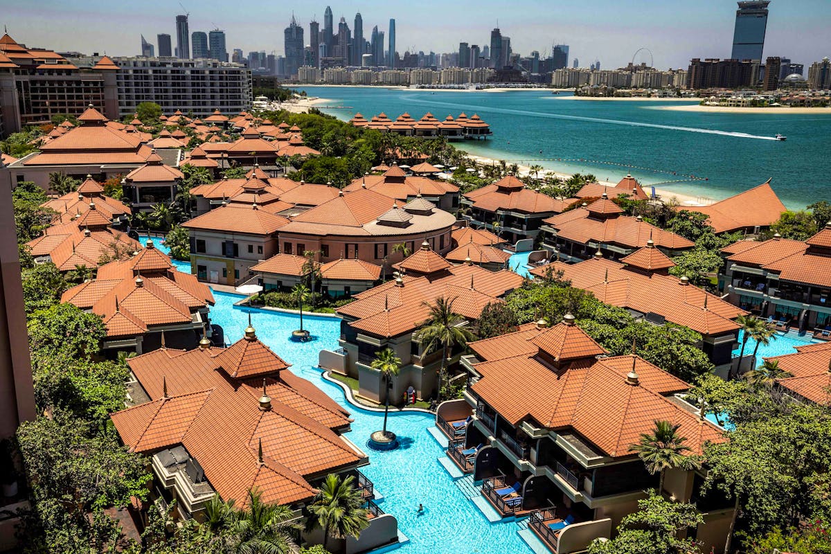 Dubaï : les hôtels de luxe baissent les prix pour attirer les résidents  locaux - 20 minutes
