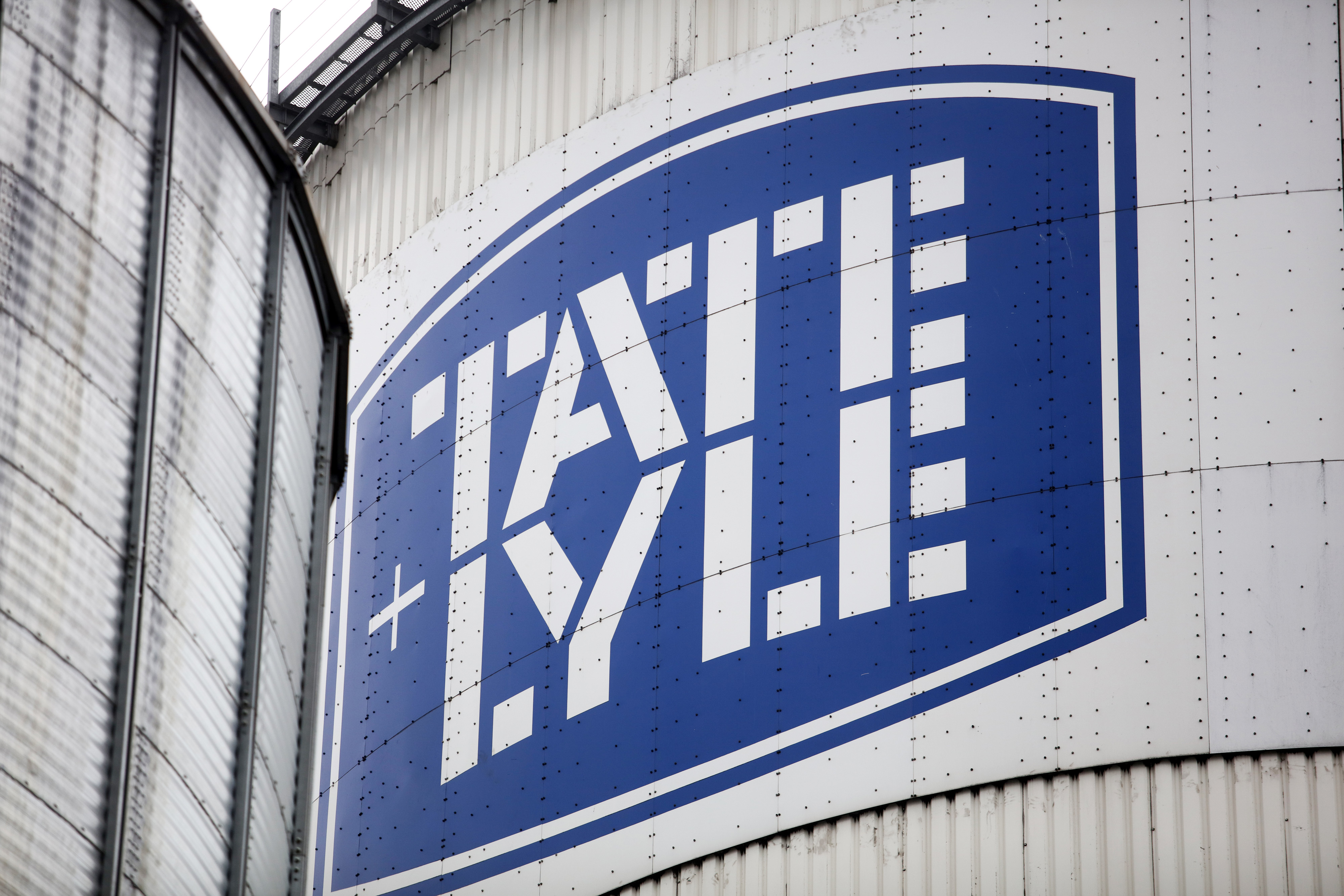 Ingredion makes $3.7B bid for UK ingredient maker Tate & Lyle - Crain's  Chicago Business