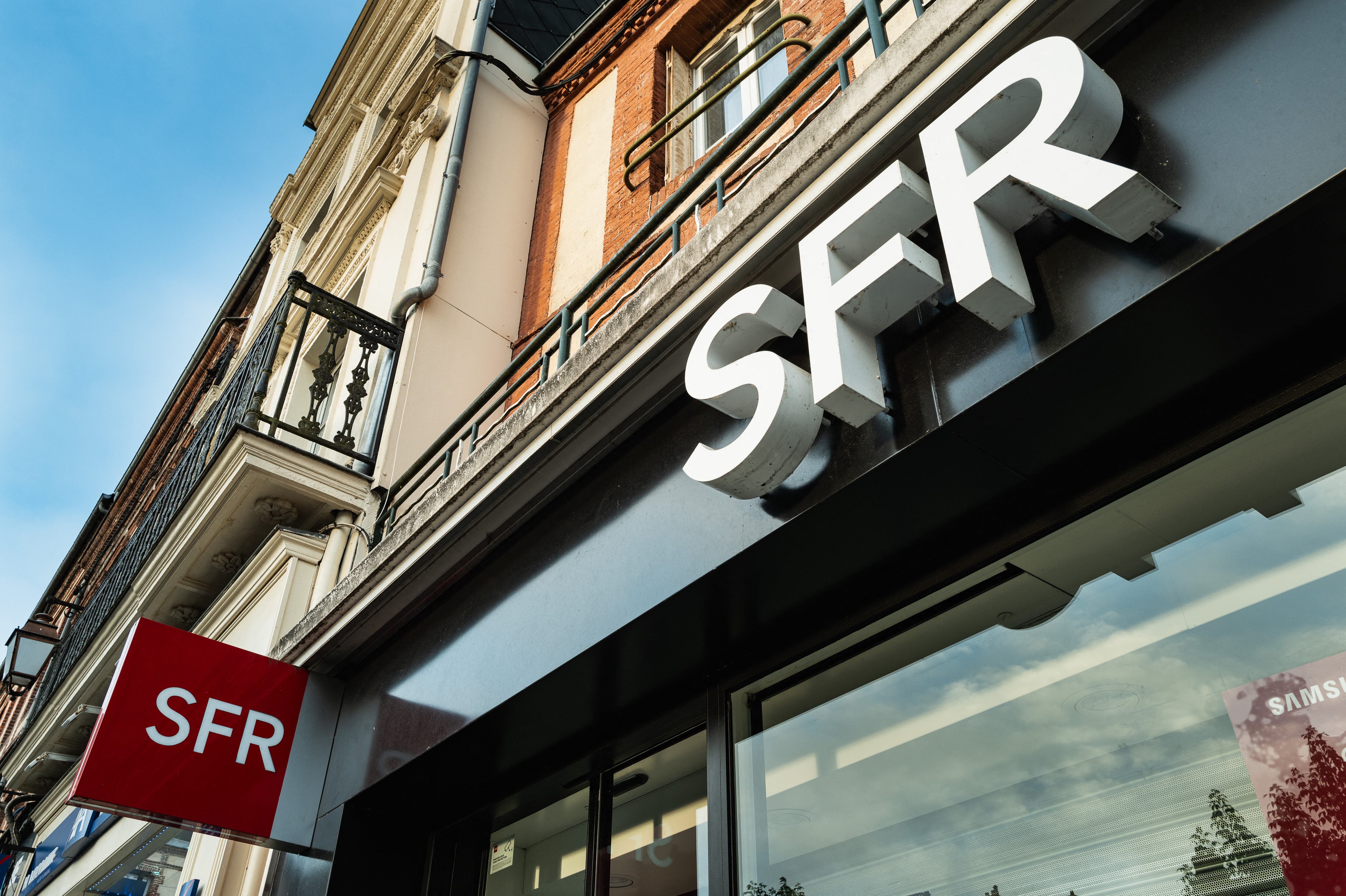 Rachat de SFR : pour les salariés, «on sait qu'il y aura de la casse» –  Libération