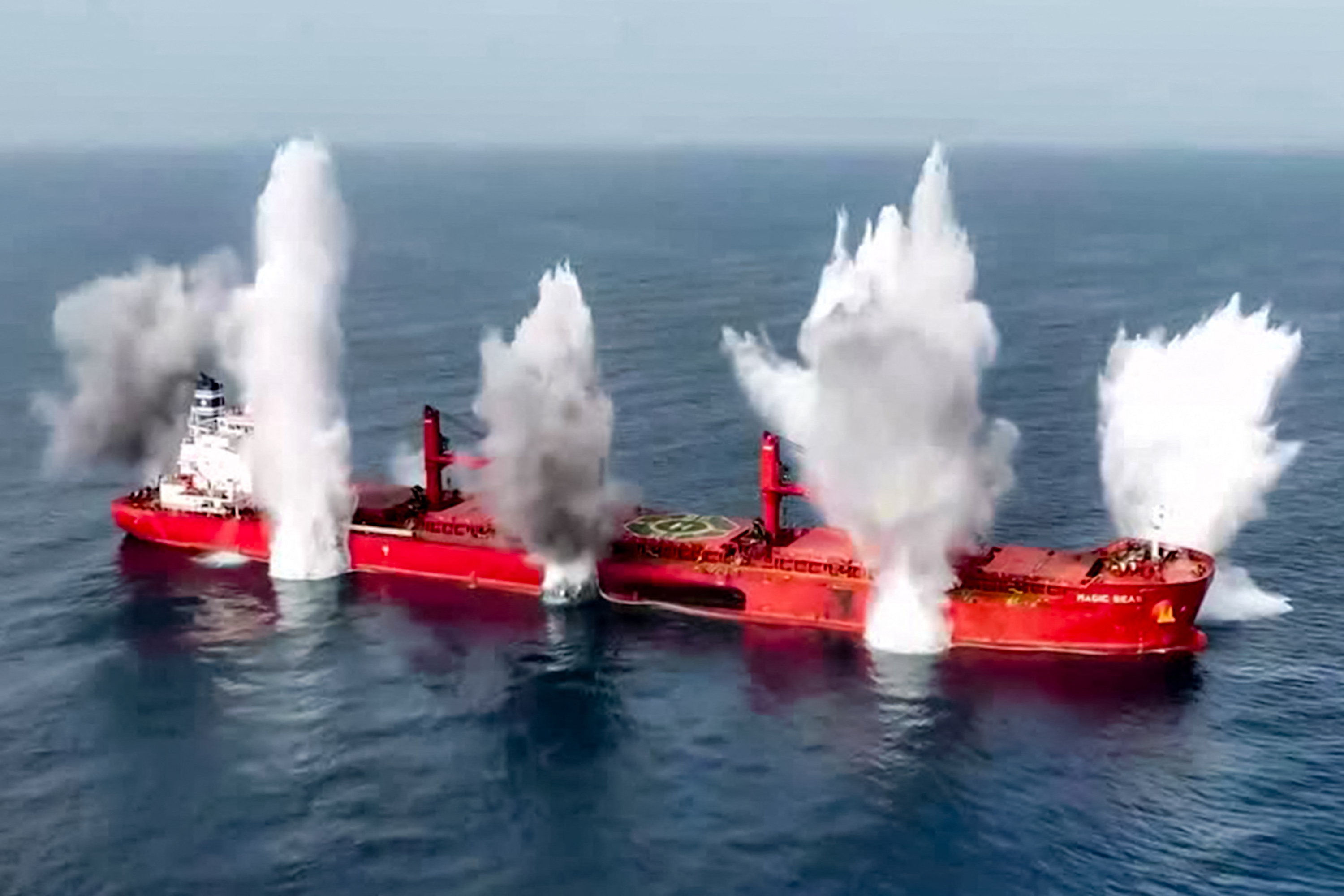 Les Houthis coulent deux navires capturés en mer Rouge pour leurs liens  supposés avec Israël – Libération