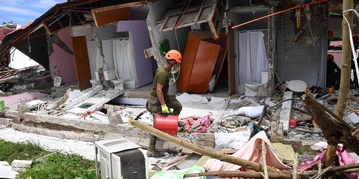Séisme aux Philippines : les secours annoncent un bilan qui pourrait  atteindre 60 morts