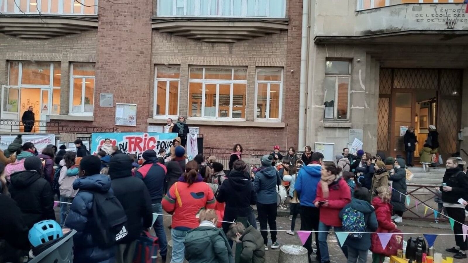 Violences, manque de moyens : à Montreuil, les parents d'élèves de  Jean-Jaurès dénoncent « l'abandon de l'école » - Le Parisien