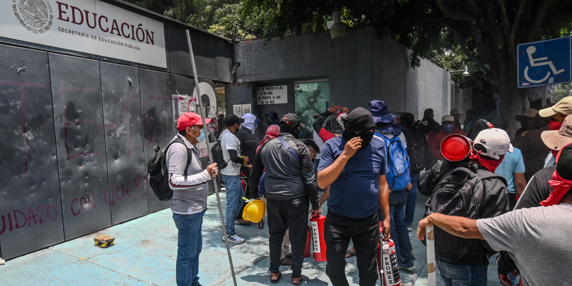 Mexique : avant la Coupe du monde, des manifestations massives d'enseignants  troublent la tenue de l'événement
