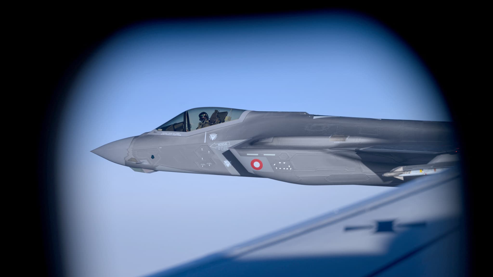 Après la Suisse, c'est le Danemark: la facture des avions américains F-35  explose de 2,2 milliards de dollars, la Cour des comptes danoise étrille le  gouvernement