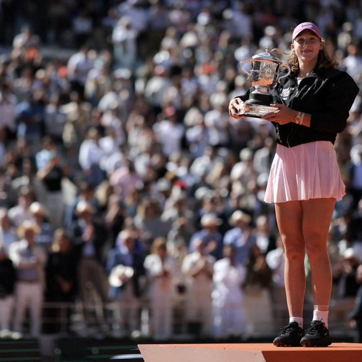 On vous explique pourquoi l'hymne russe n'a pas été joué après la victoire  de Mirra Andreeva à Roland-Garros – franceinfo