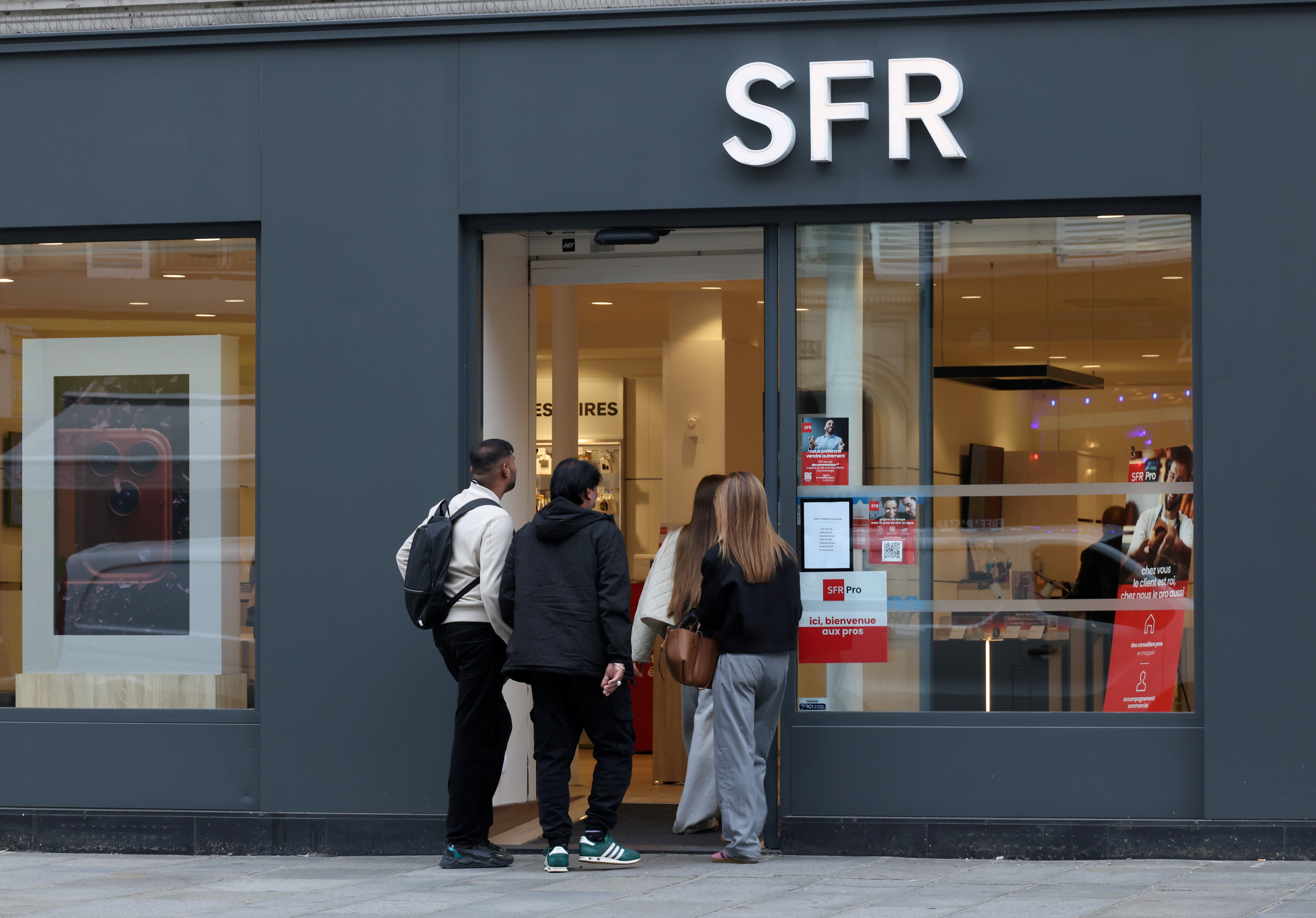 Rachat de SFR : forfaits, numéros, prix, réseau… Ce que la vente de  l'opérateur va changer pour ses abonnés - Le Parisien