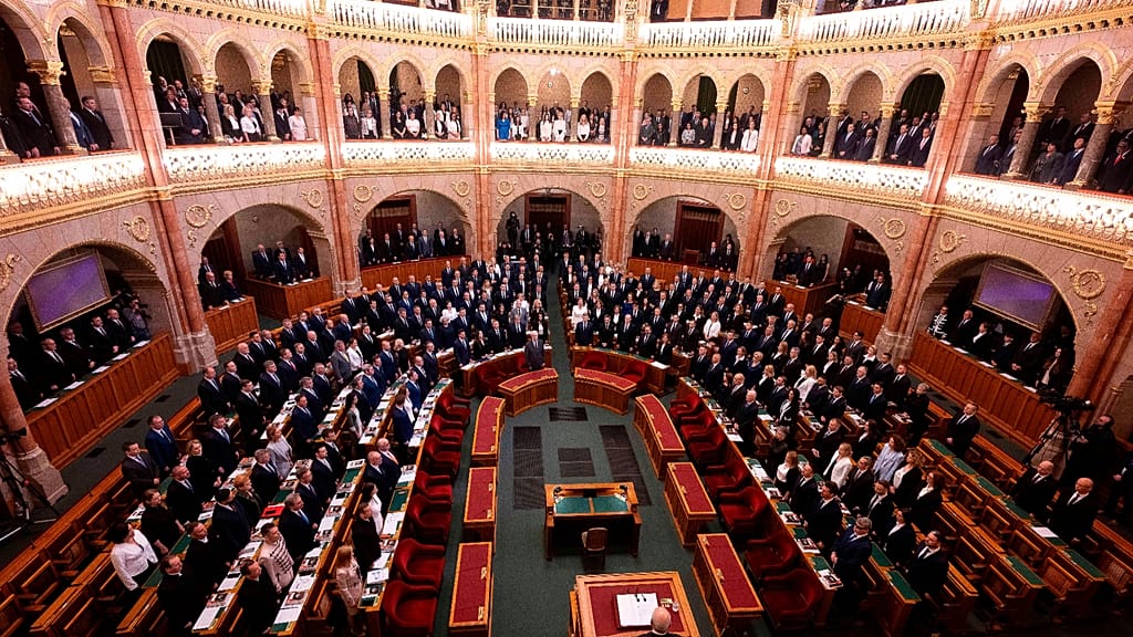Hongrie : les députés votent contre le retrait de la CPI, voulu par Viktor  Orban - Yahoo Actualités France