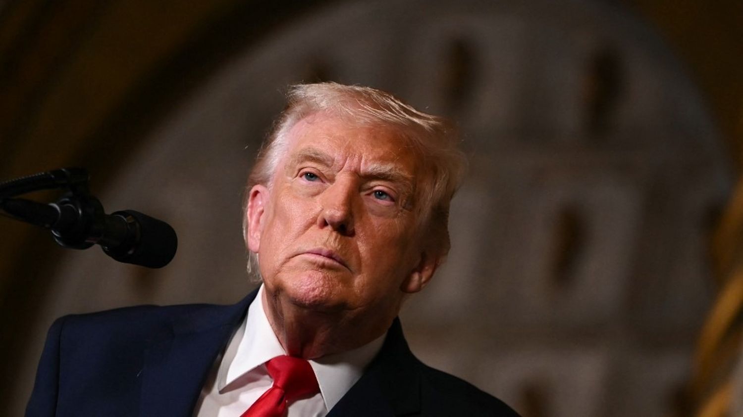 Une juge valide les frais de 100 000 dollars pour certains visas de travail  imposés par Donald Trump – franceinfo