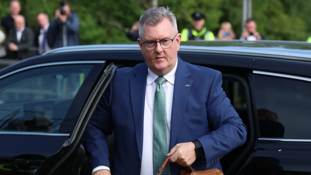 Procès de l'ex-chef du DUP Jeffrey Donaldson : les accusations de viol et  d'agressions sexuelles devant la justice - Cintese