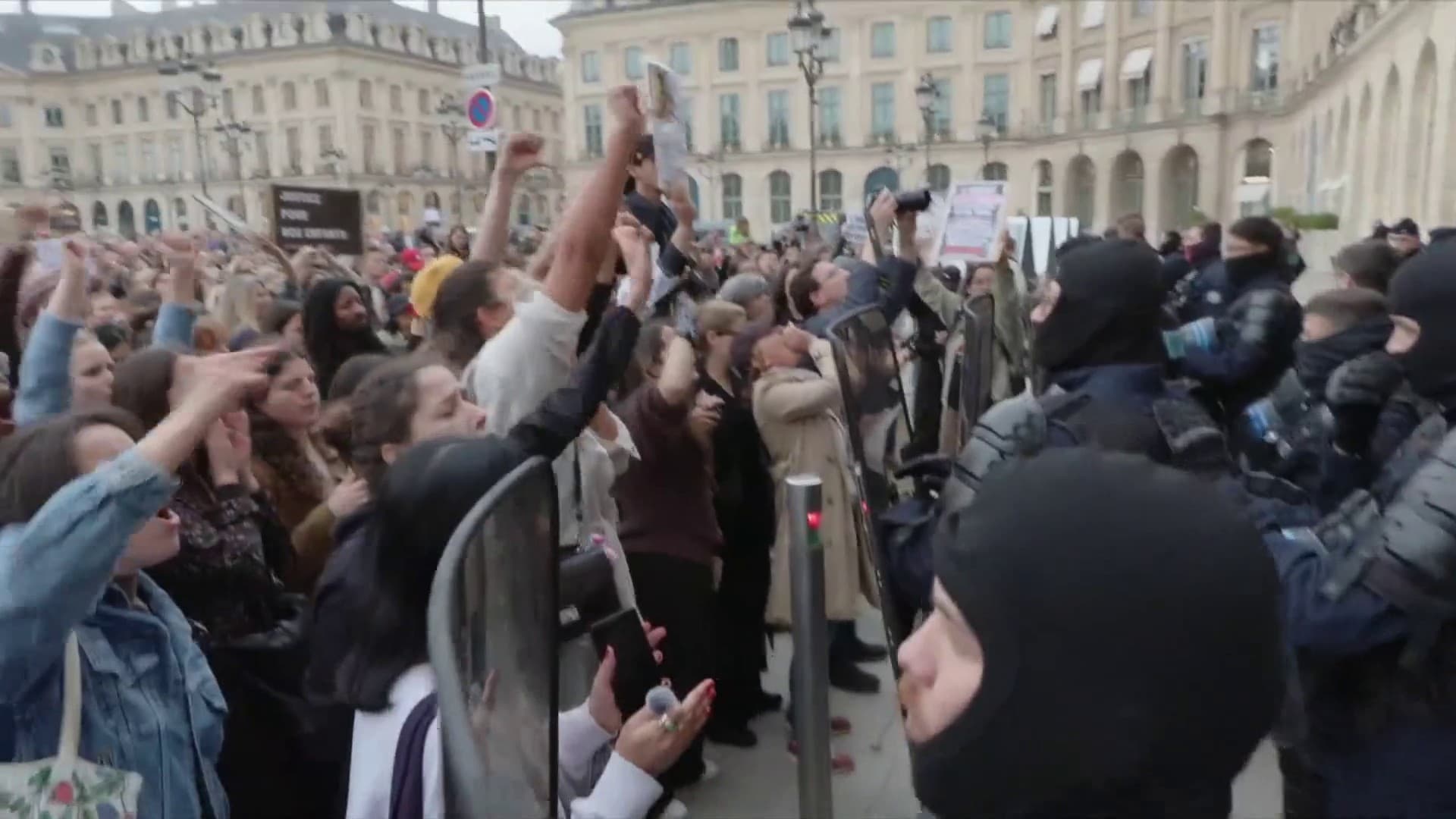 DIRECT. Mort de Lyhanna: une manifestation en cours devant le ministère de  la Justice malgré l'interdiction de la préfecture