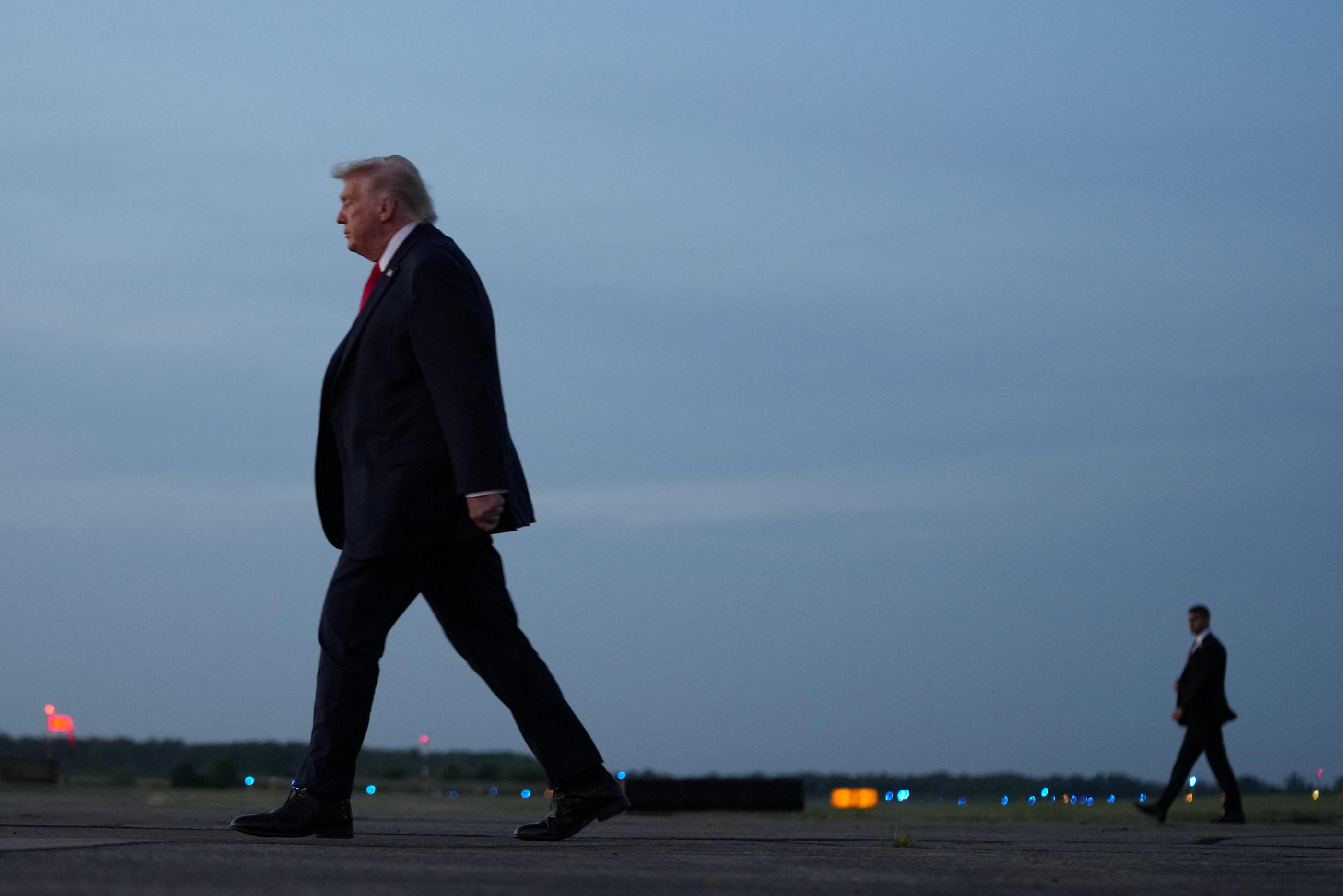 Nouveau revers pour Donald Trump : les frais de 100 000 dollars pour les  visas de travail annulés par un juge - Le Parisien